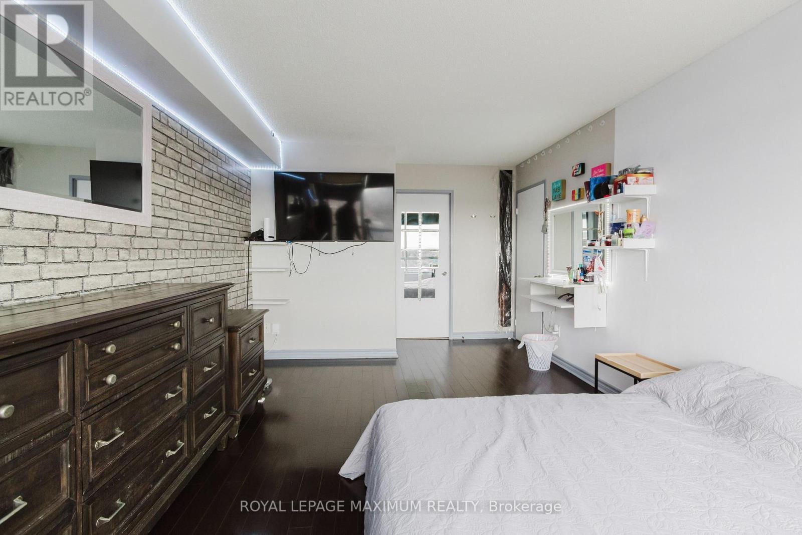 












1101 - 26 HANOVER ROAD

,
Brampton,




Ontario
L6S4T2

