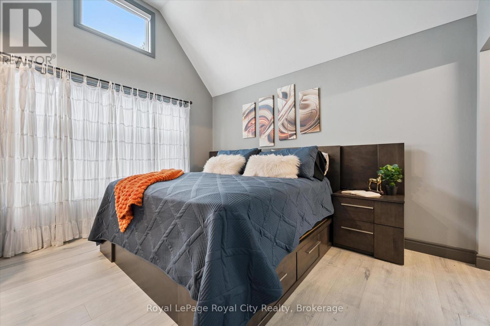 












36 EMILY STREET

,
Centre Wellington (Elora/Salem),




Ontario
N0B1S0

