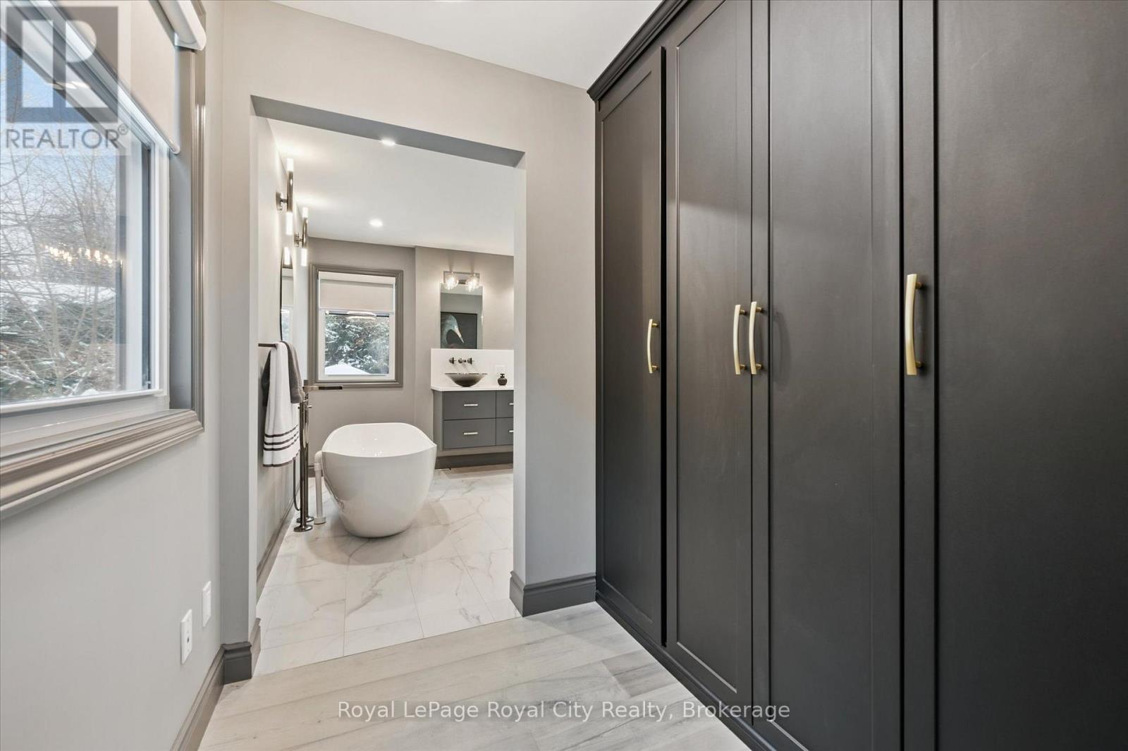 












36 EMILY STREET

,
Centre Wellington (Elora/Salem),




Ontario
N0B1S0

