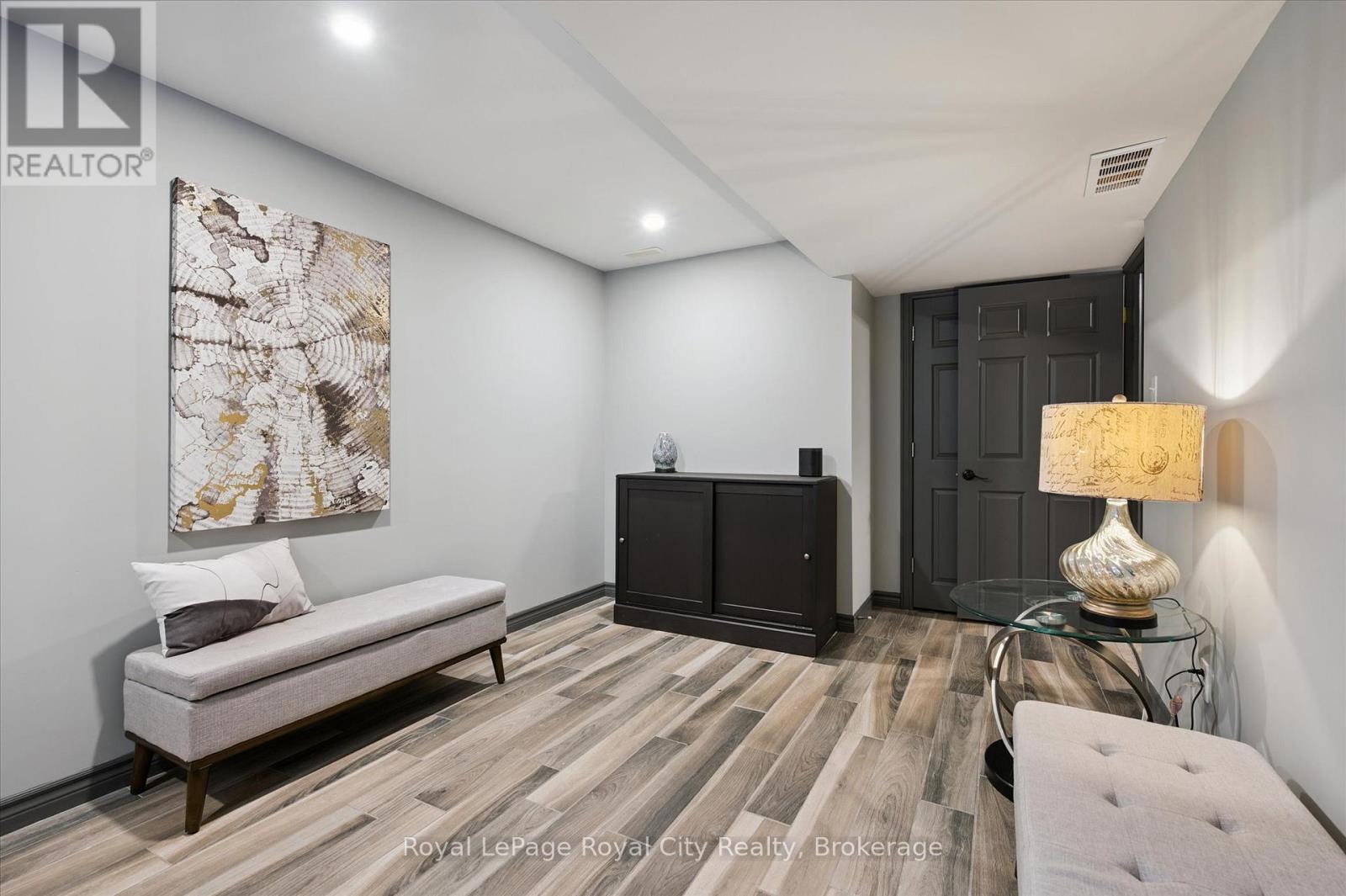 












36 EMILY STREET

,
Centre Wellington (Elora/Salem),




Ontario
N0B1S0

