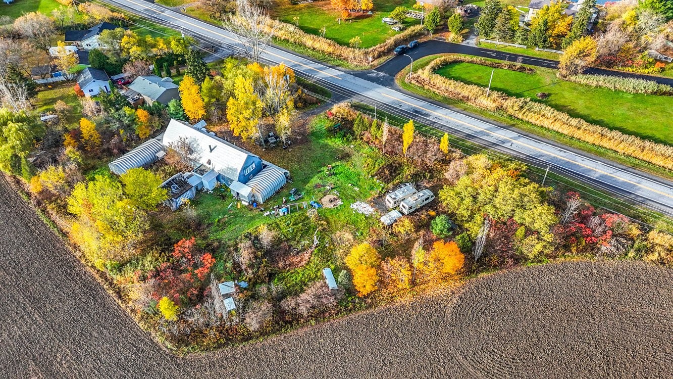 









3333Z


Ch. des Patriotes

,
Saint-Ours,




QC
J0G1P0

