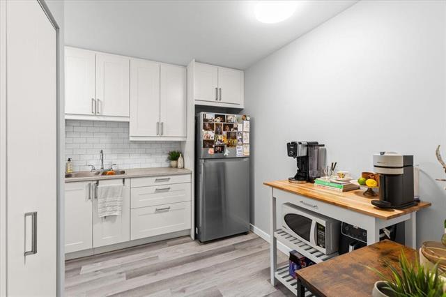 









246


Roslyn

RD, 607,
Winnipeg,




MB
R3L 0H2

