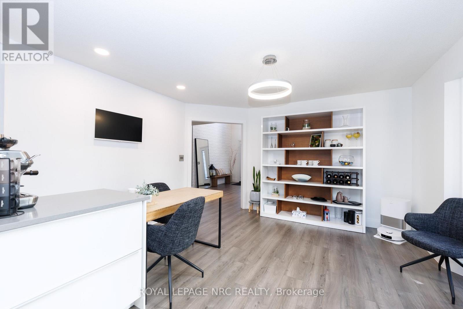 












7 SARAH COURT

,
St. Catharines (Grapeview),




Ontario
L2S3R6

