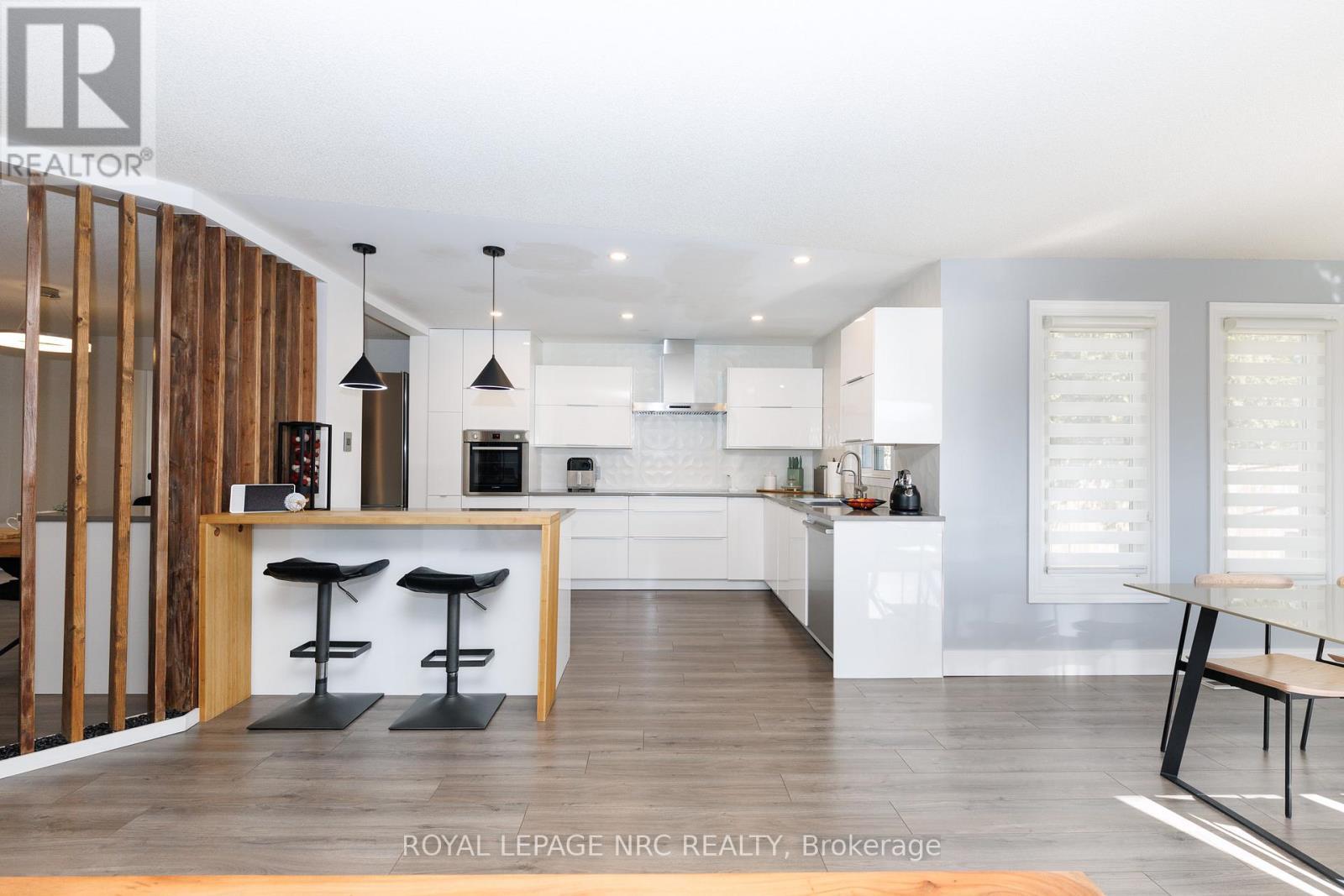 












7 SARAH COURT

,
St. Catharines (Grapeview),




Ontario
L2S3R6

