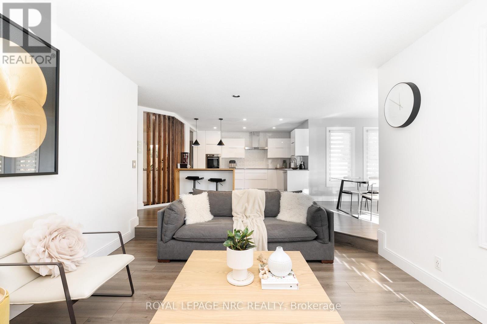












7 SARAH COURT

,
St. Catharines (Grapeview),




Ontario
L2S3R6

