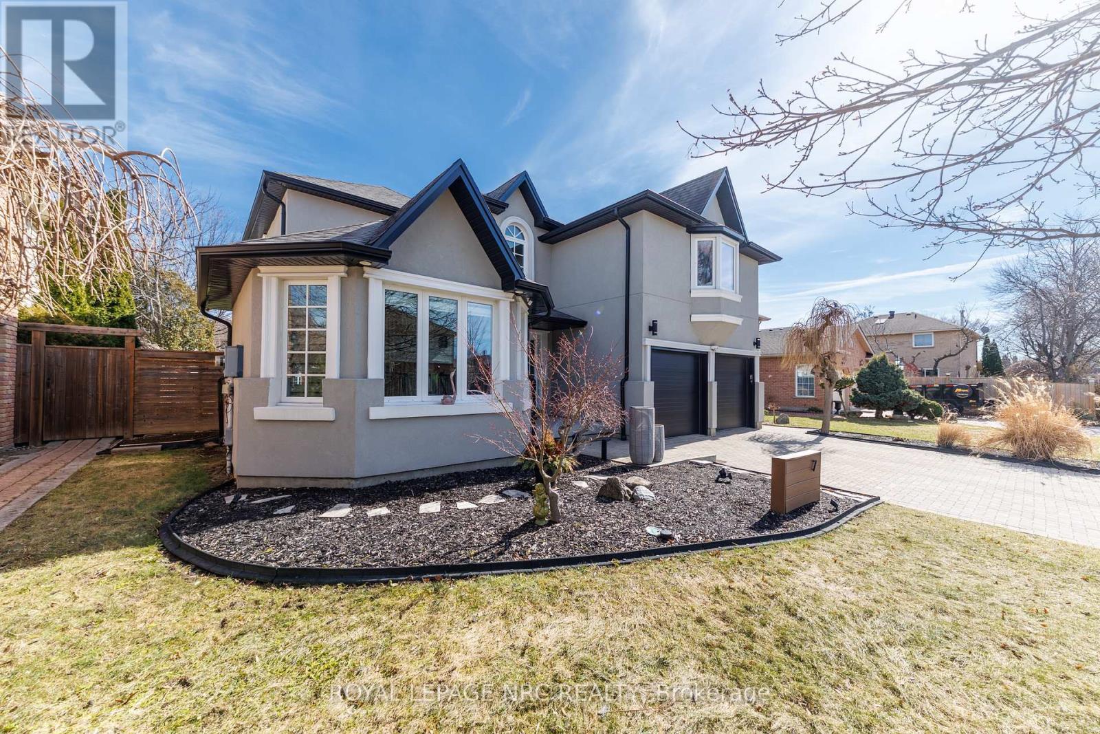 












7 SARAH COURT

,
St. Catharines (Grapeview),




Ontario
L2S3R6

