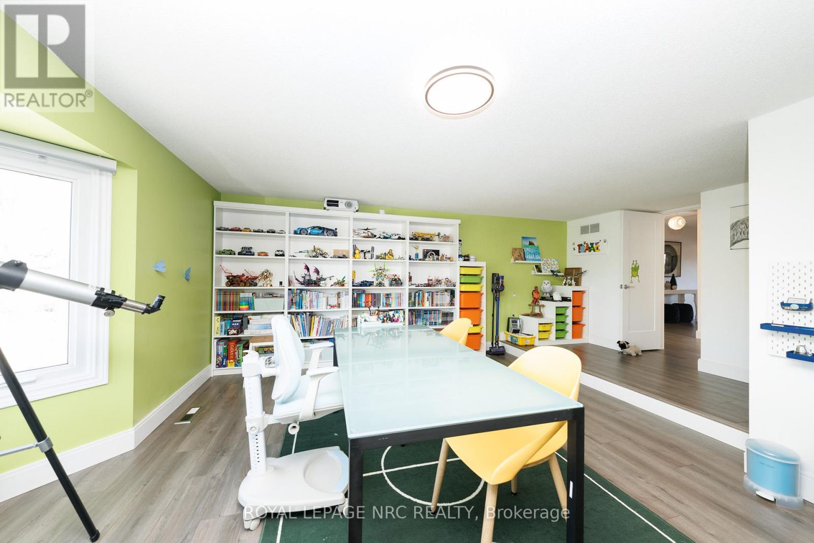 












7 SARAH COURT

,
St. Catharines (Grapeview),




Ontario
L2S3R6

