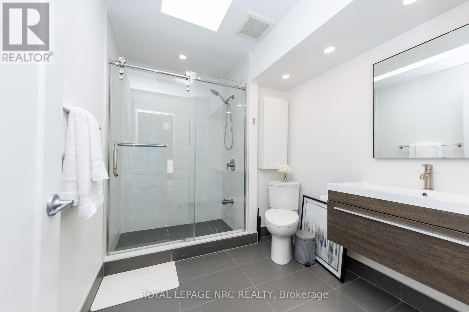 












7 SARAH COURT

,
St. Catharines (Grapeview),




Ontario
L2S3R6

