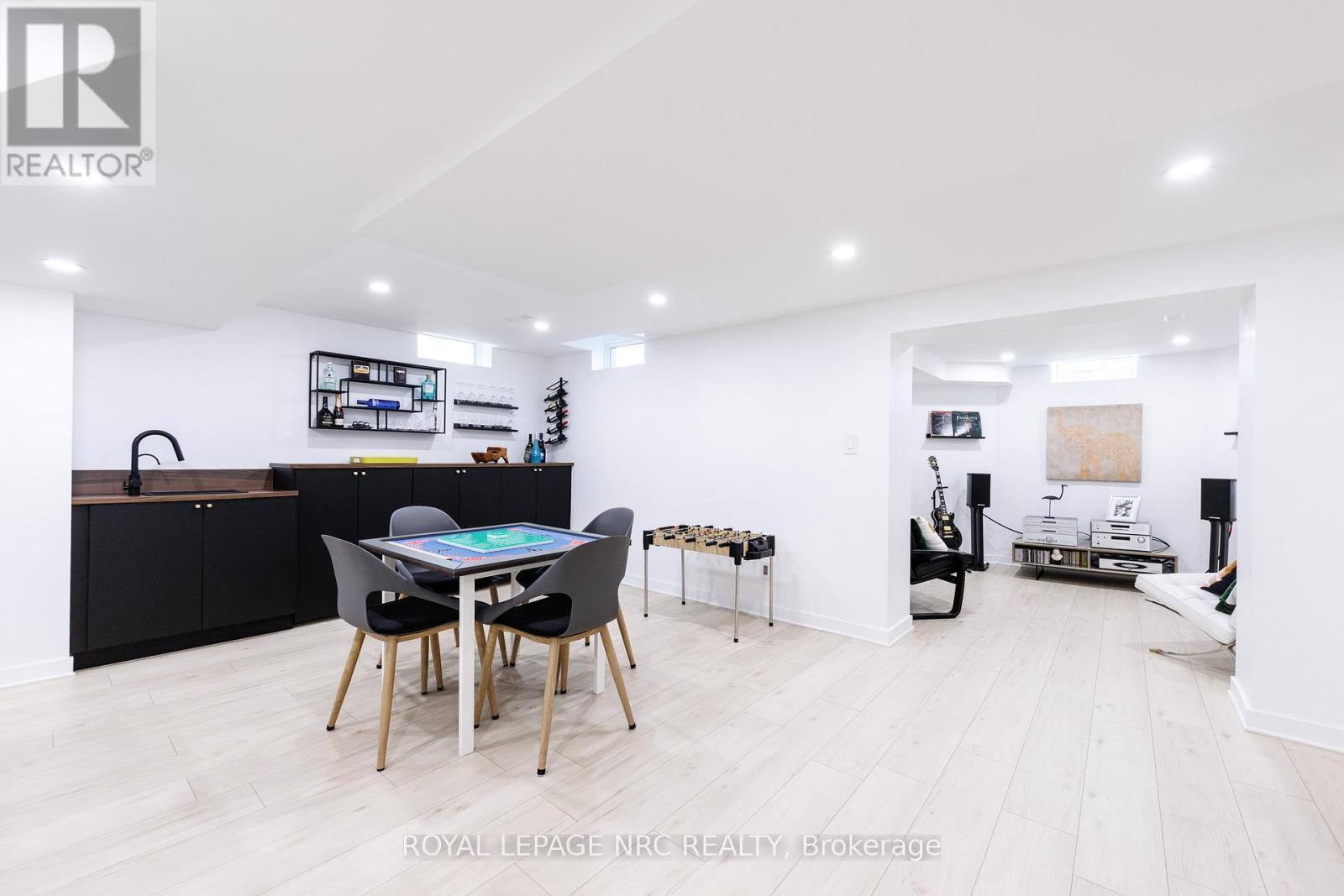 












7 SARAH COURT

,
St. Catharines (Grapeview),




Ontario
L2S3R6

