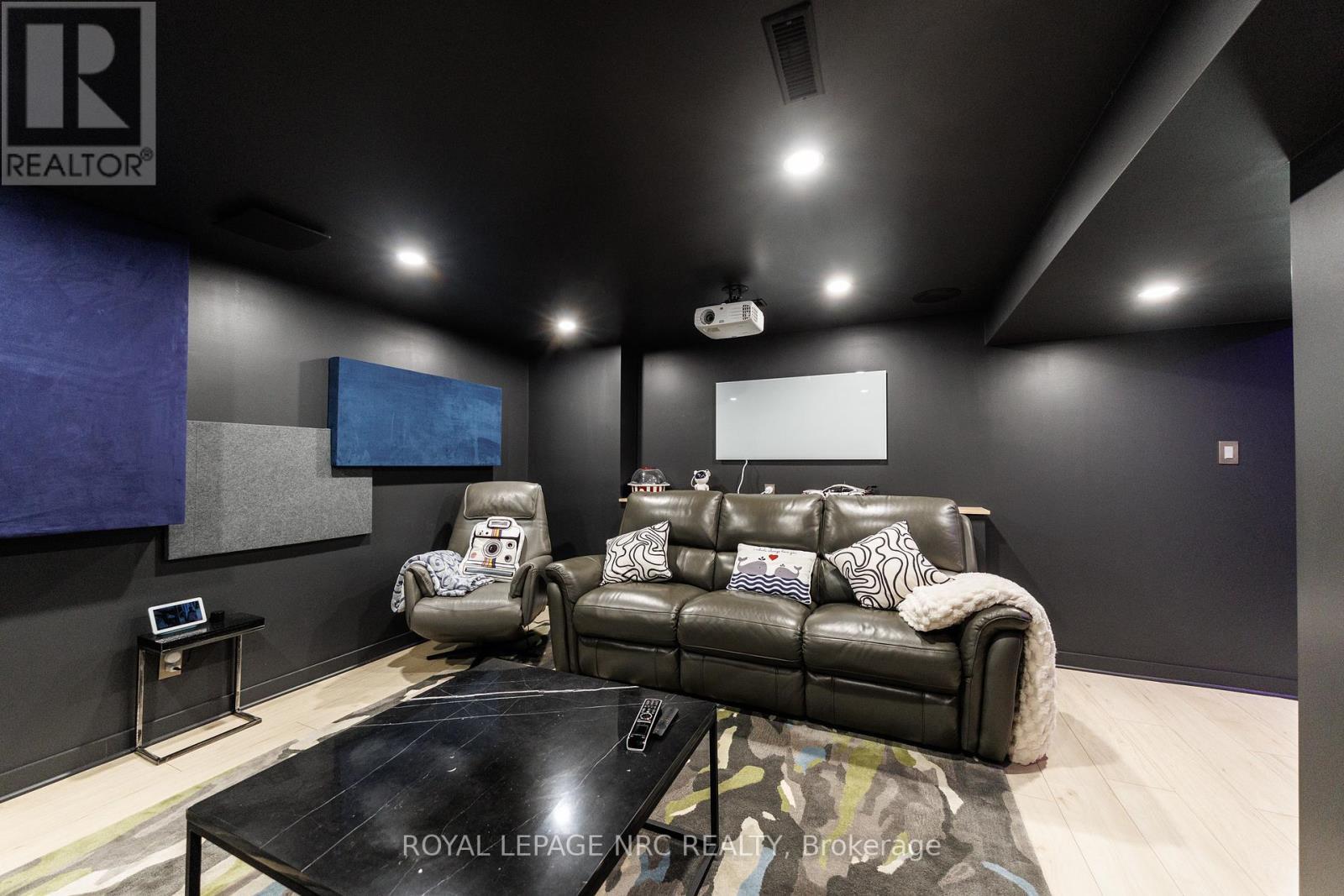 












7 SARAH COURT

,
St. Catharines (Grapeview),




Ontario
L2S3R6

