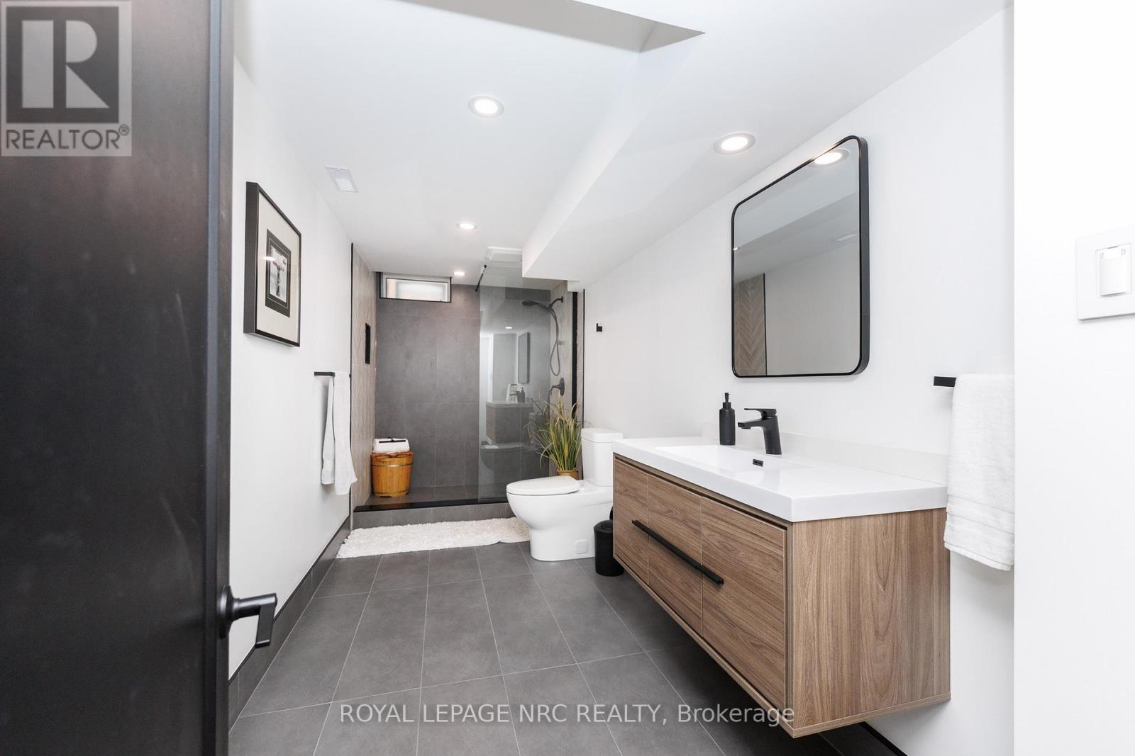 












7 SARAH COURT

,
St. Catharines (Grapeview),




Ontario
L2S3R6

