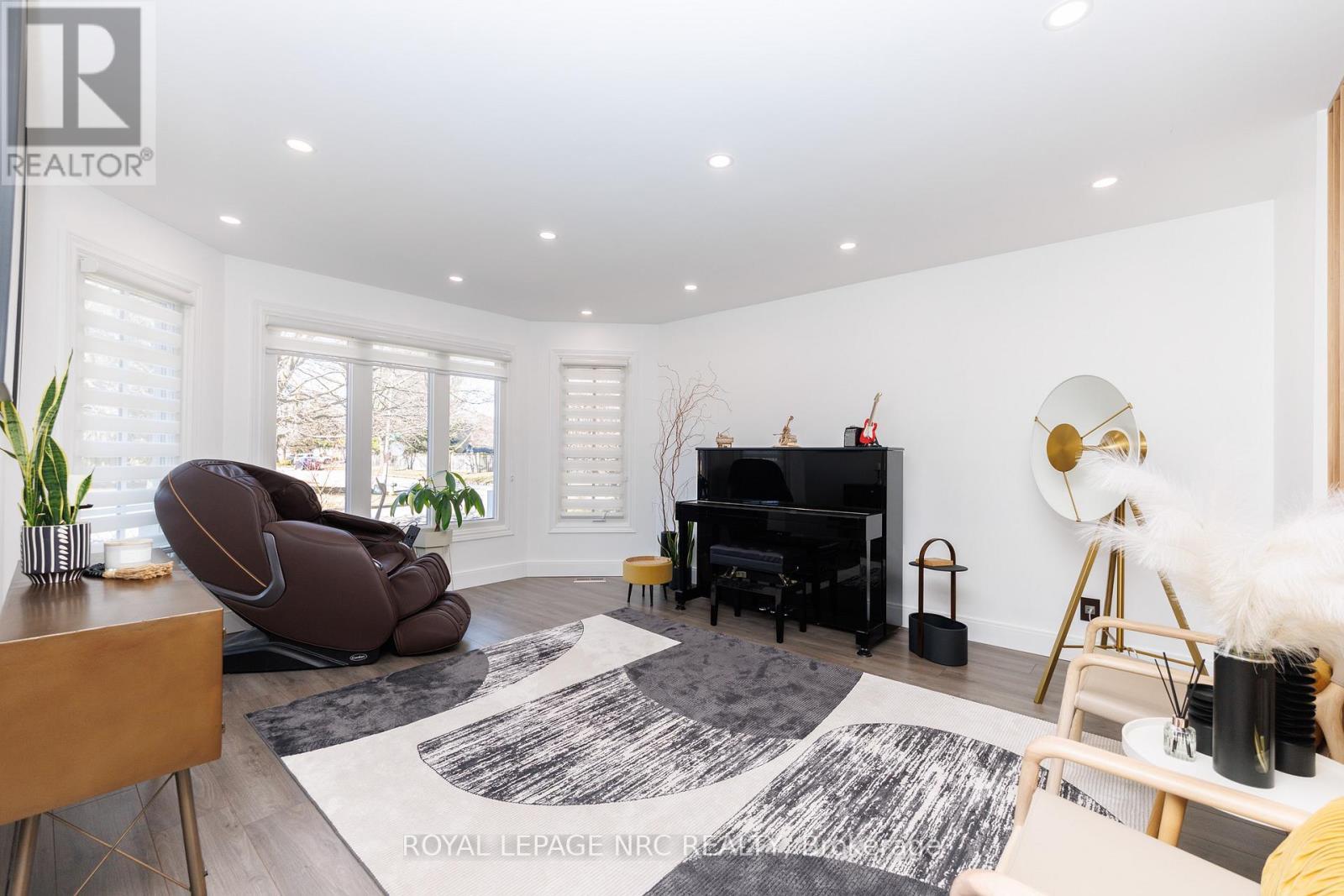 












7 SARAH COURT

,
St. Catharines (Grapeview),




Ontario
L2S3R6

