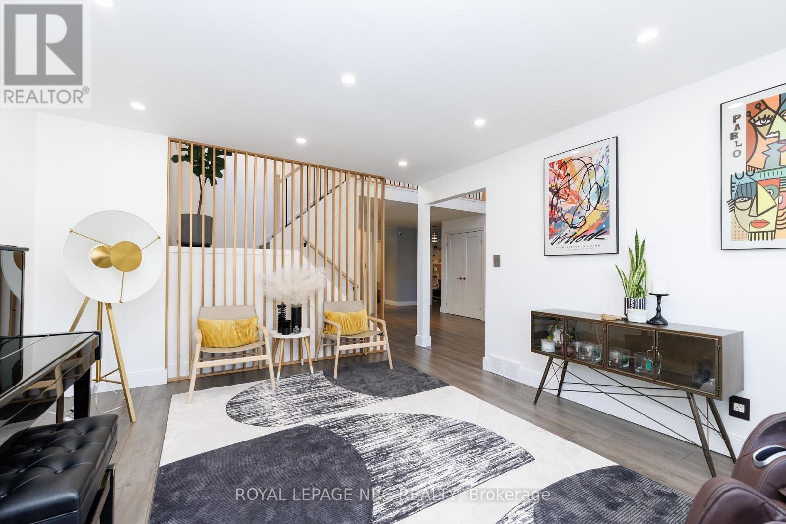 












7 SARAH COURT

,
St. Catharines (Grapeview),




Ontario
L2S3R6

