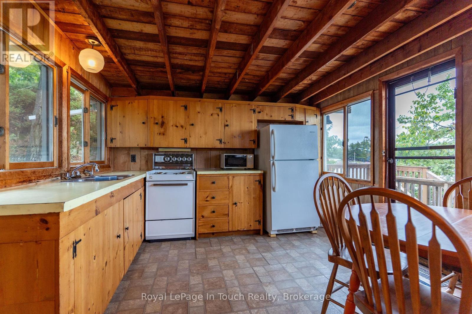 












13182 GEORGIAN BAY SHORE

,
Georgian Bay (Baxter),




Ontario
P0E1E0

