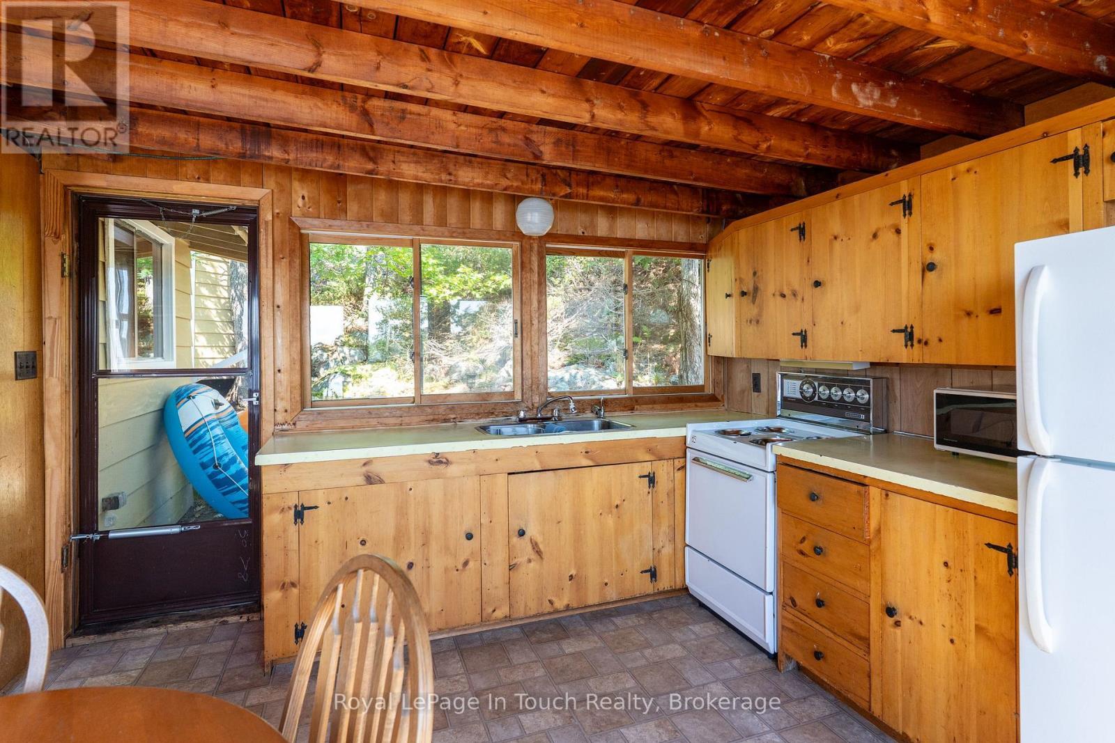 












13182 GEORGIAN BAY SHORE

,
Georgian Bay (Baxter),




Ontario
P0E1E0

