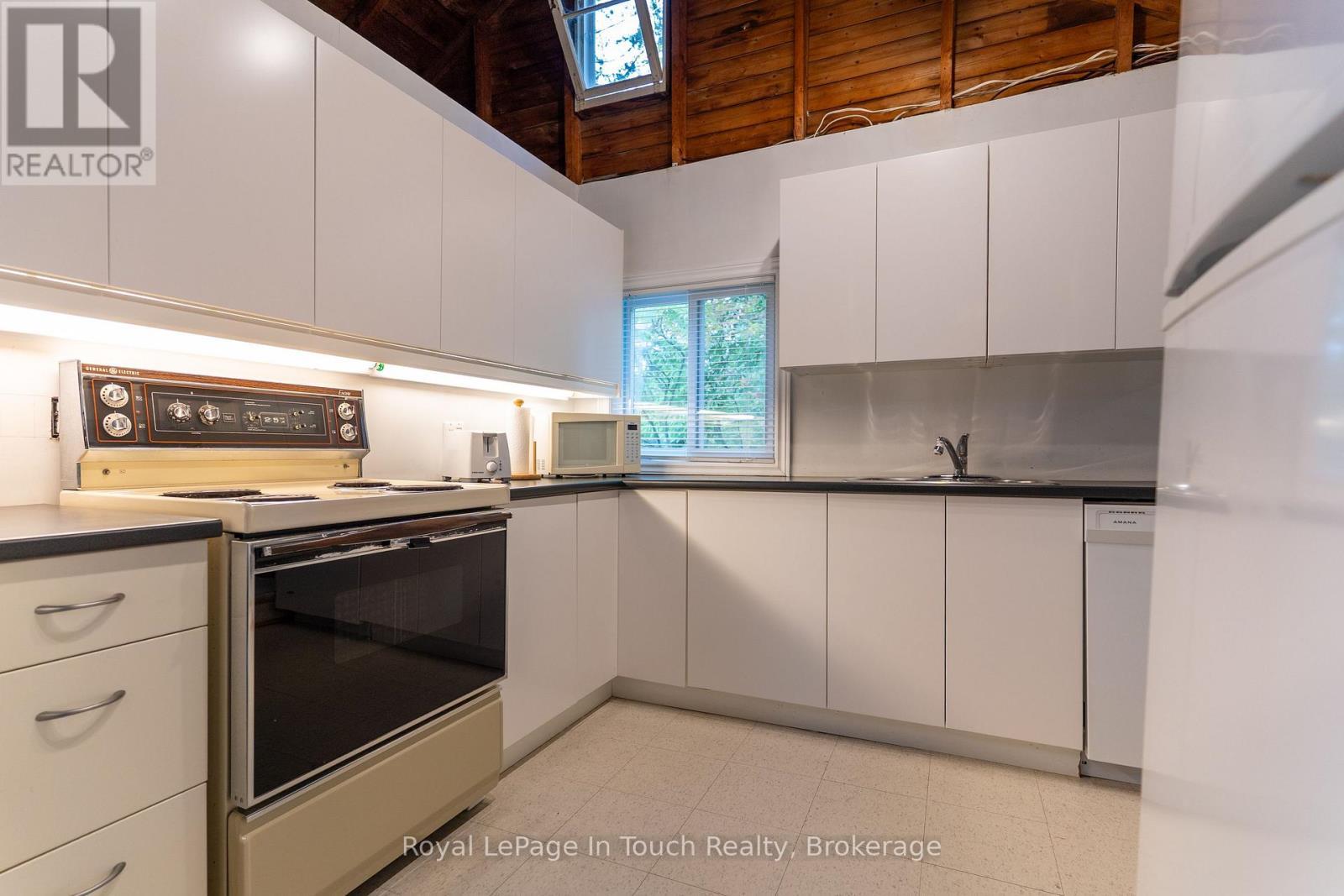 












13182 GEORGIAN BAY SHORE

,
Georgian Bay (Baxter),




Ontario
P0E1E0

