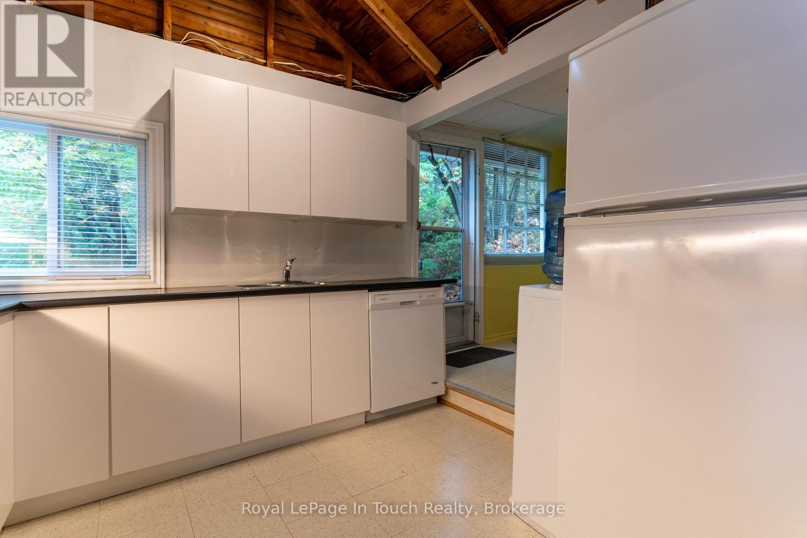 












13182 GEORGIAN BAY SHORE

,
Georgian Bay (Baxter),




Ontario
P0E1E0

