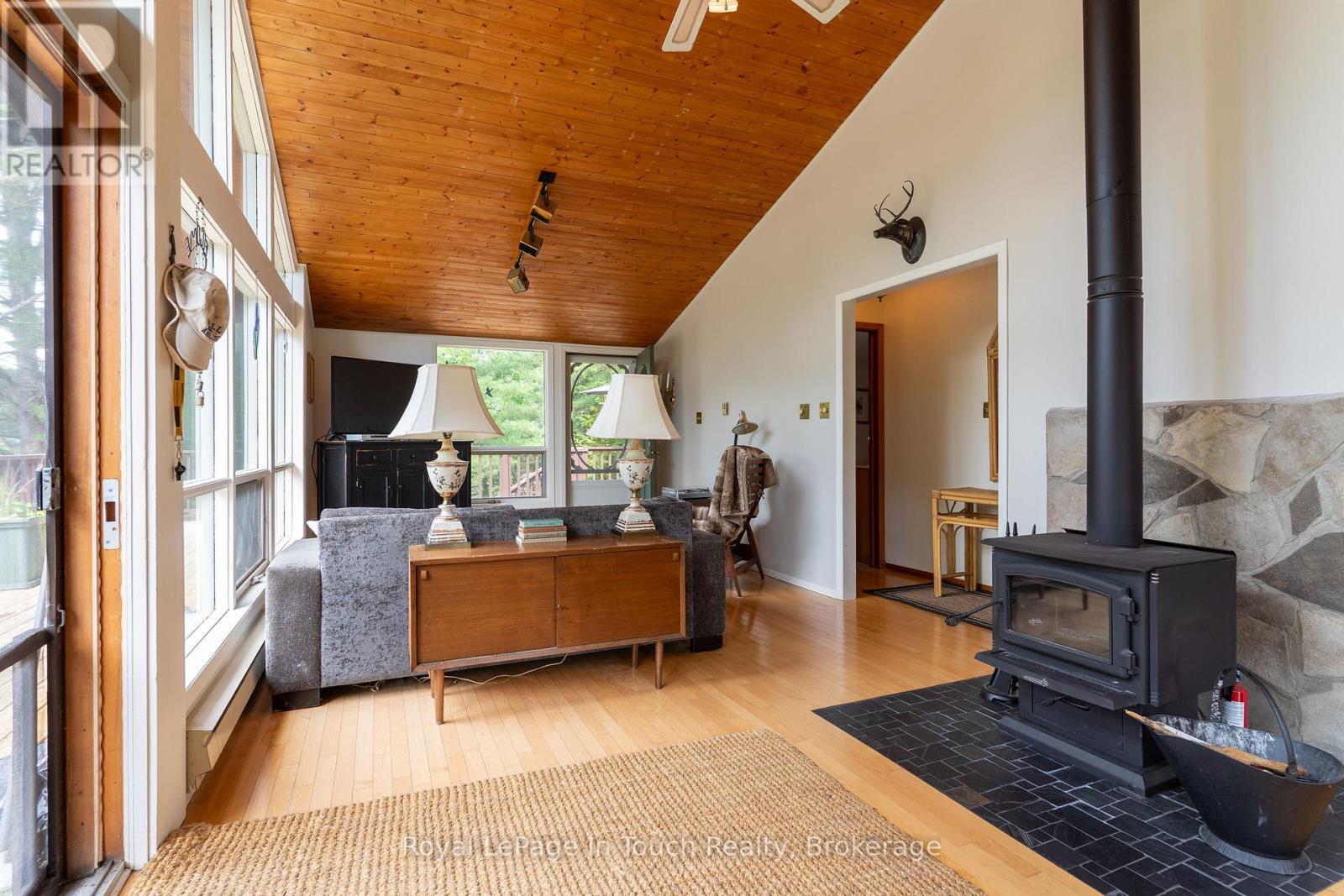 












3098 ISLAND 1040

,
Georgian Bay (Baxter),




Ontario
P0E1E0

