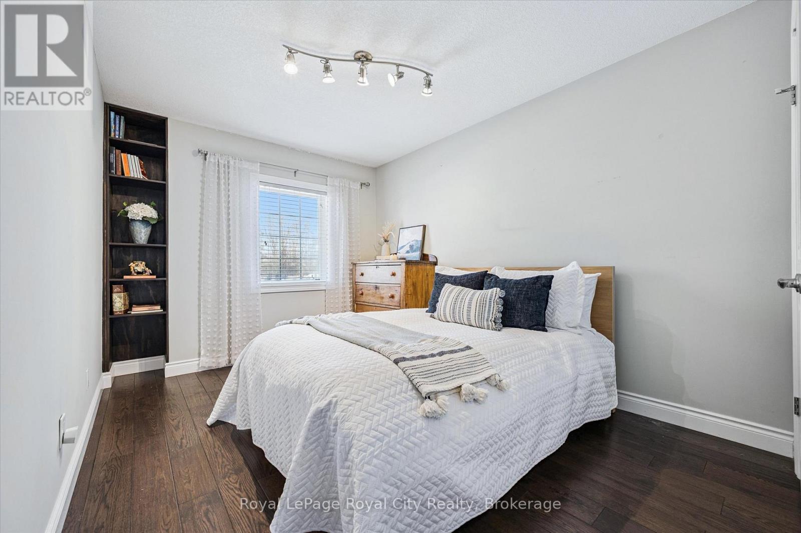 












54 - 635 SAGINAW PARKWAY

,
Cambridge,




Ontario
N3H1G6

