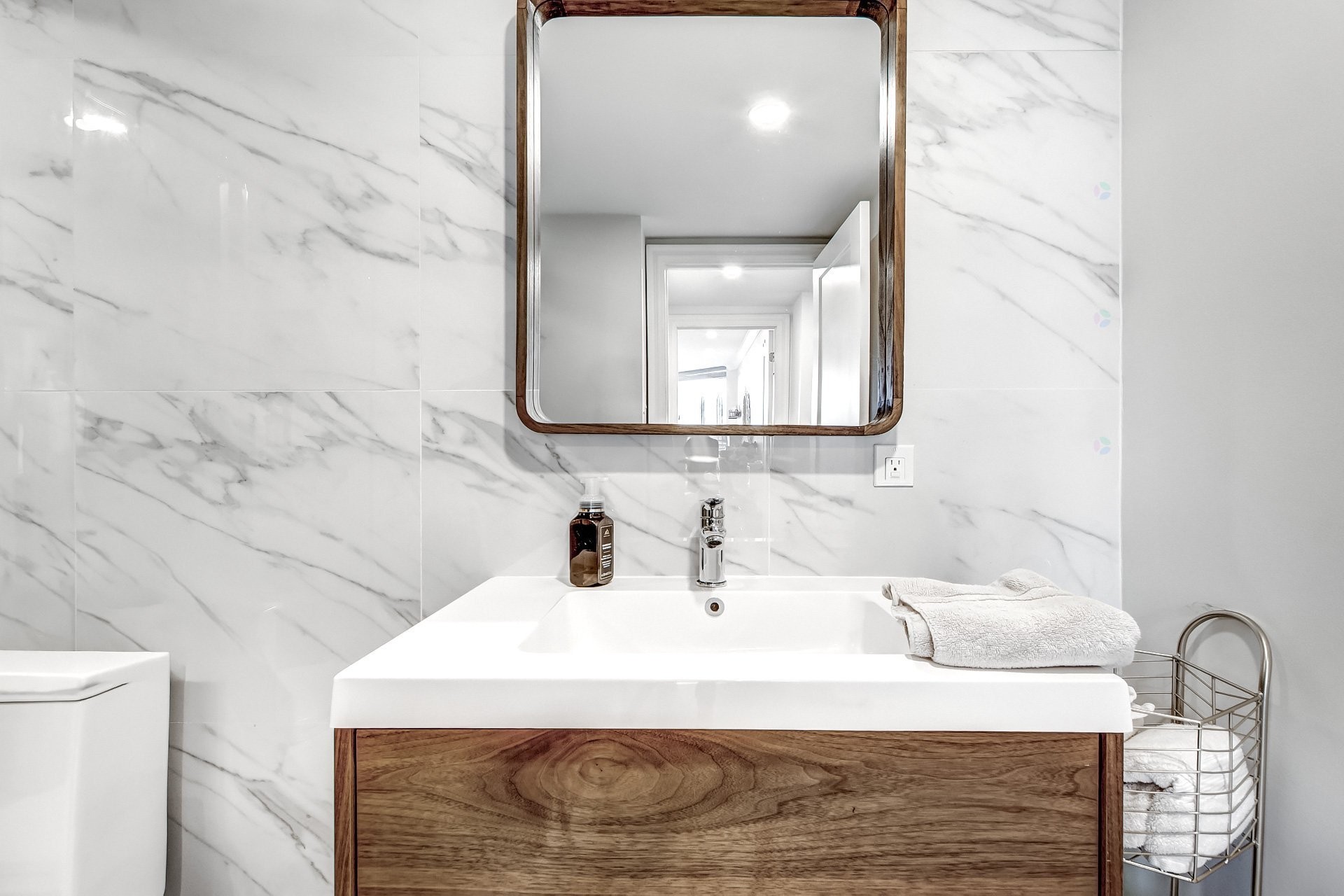 









5850


Av. Marc-Chagall

, 303,
Côte-Saint-Luc,




QC
H4M3H2

