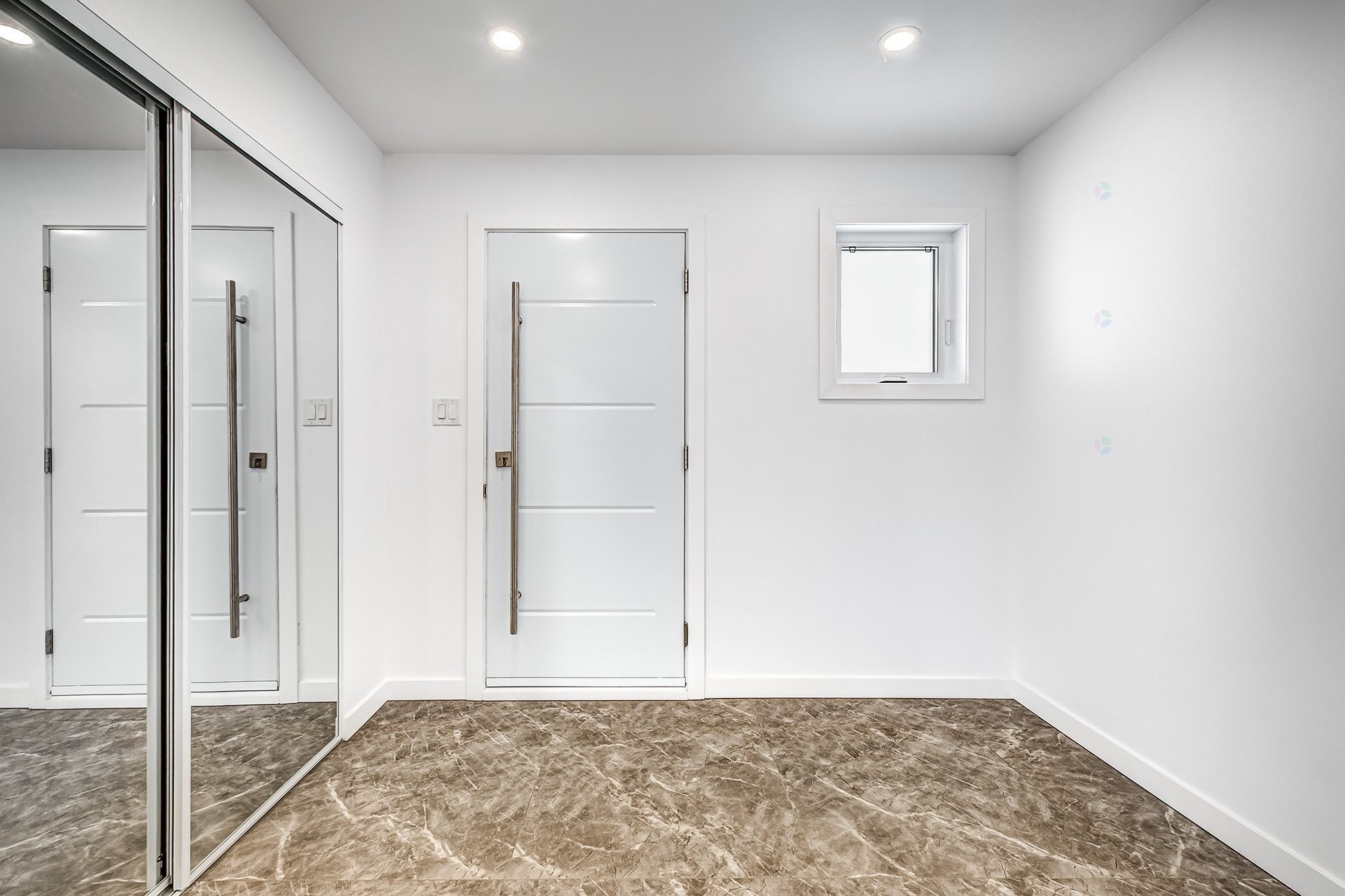 









50


Rue Hawthorne

,
Kirkland,




QC
H9H3G3

