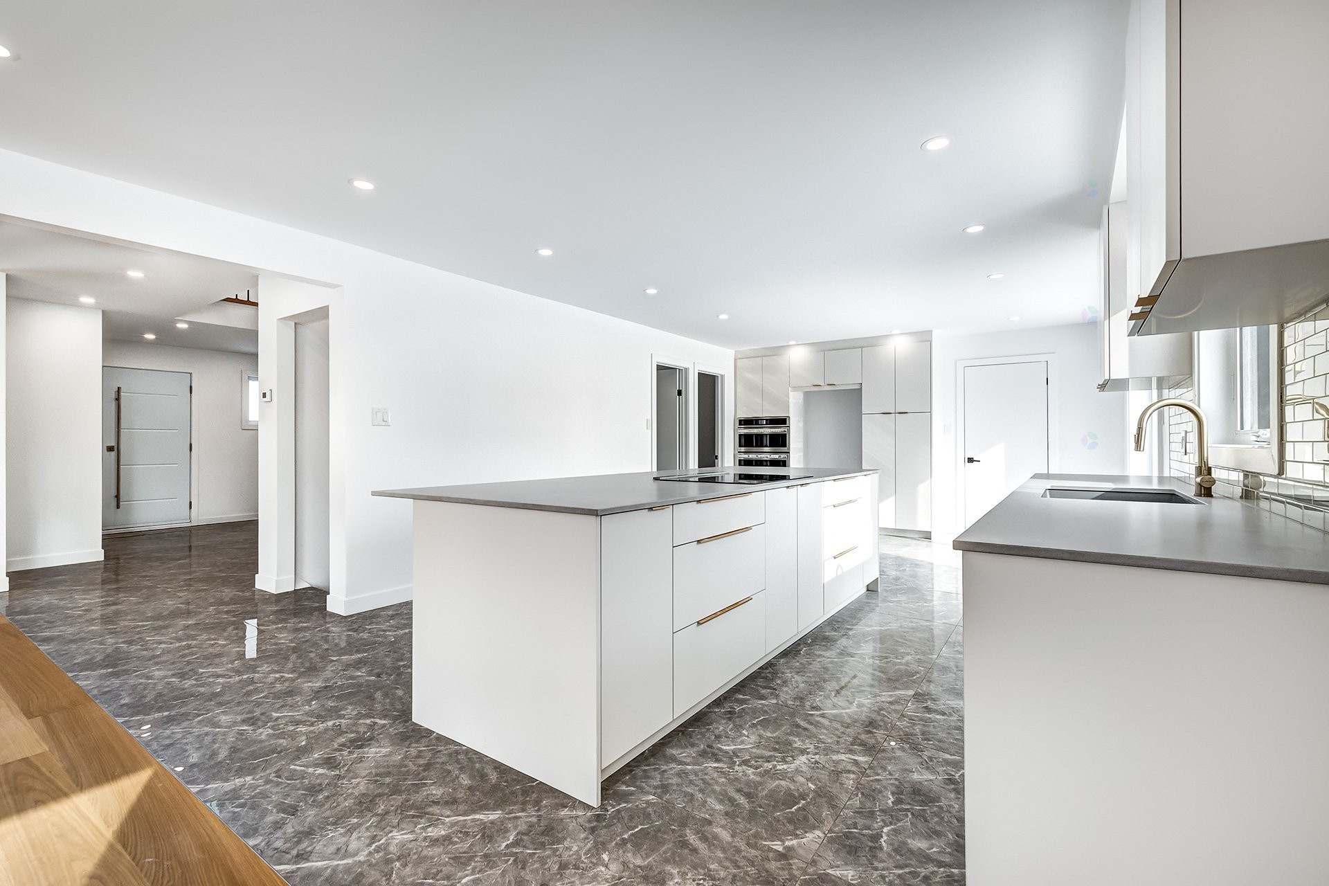 









50


Rue Hawthorne

,
Kirkland,




QC
H9H3G3

