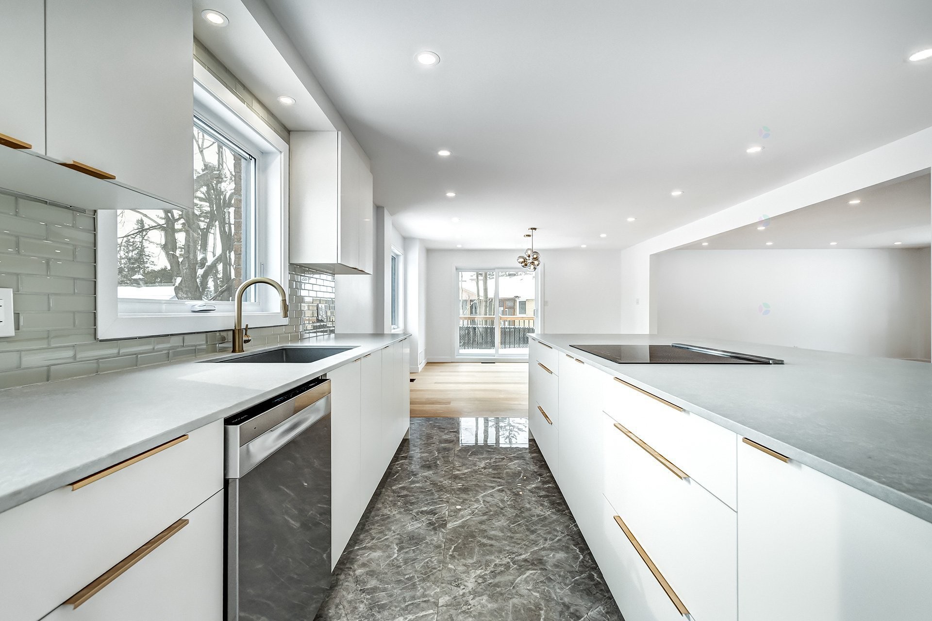 









50


Rue Hawthorne

,
Kirkland,




QC
H9H3G3

