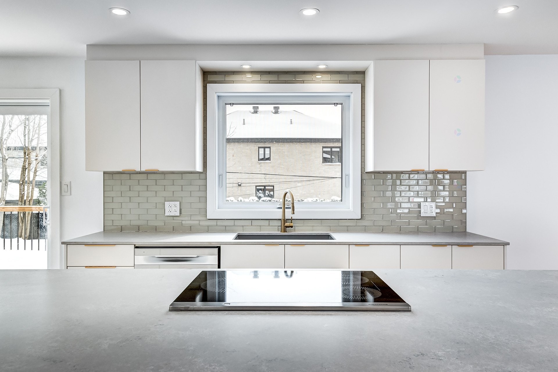 









50


Rue Hawthorne

,
Kirkland,




QC
H9H3G3

