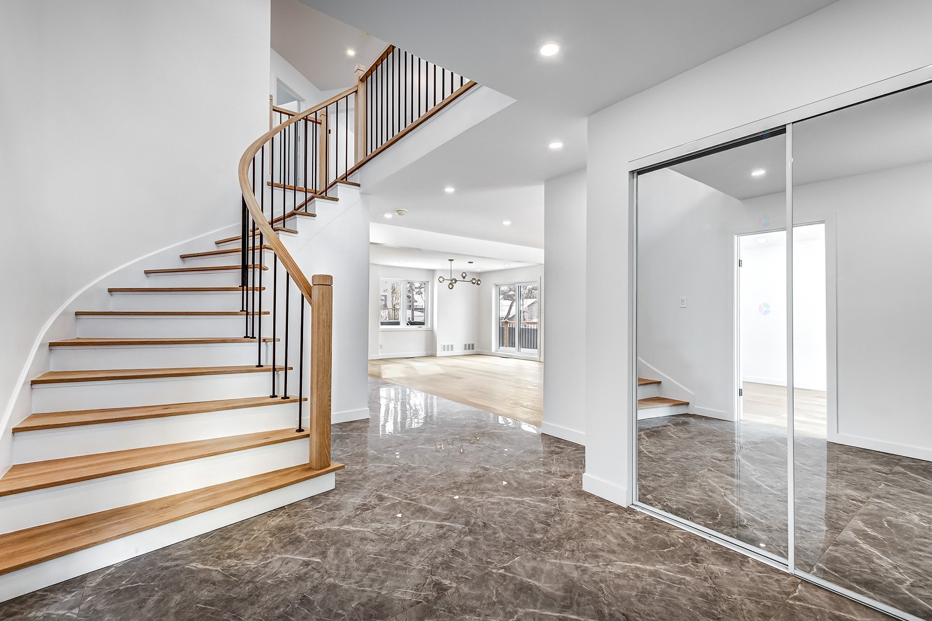 









50


Rue Hawthorne

,
Kirkland,




QC
H9H3G3

