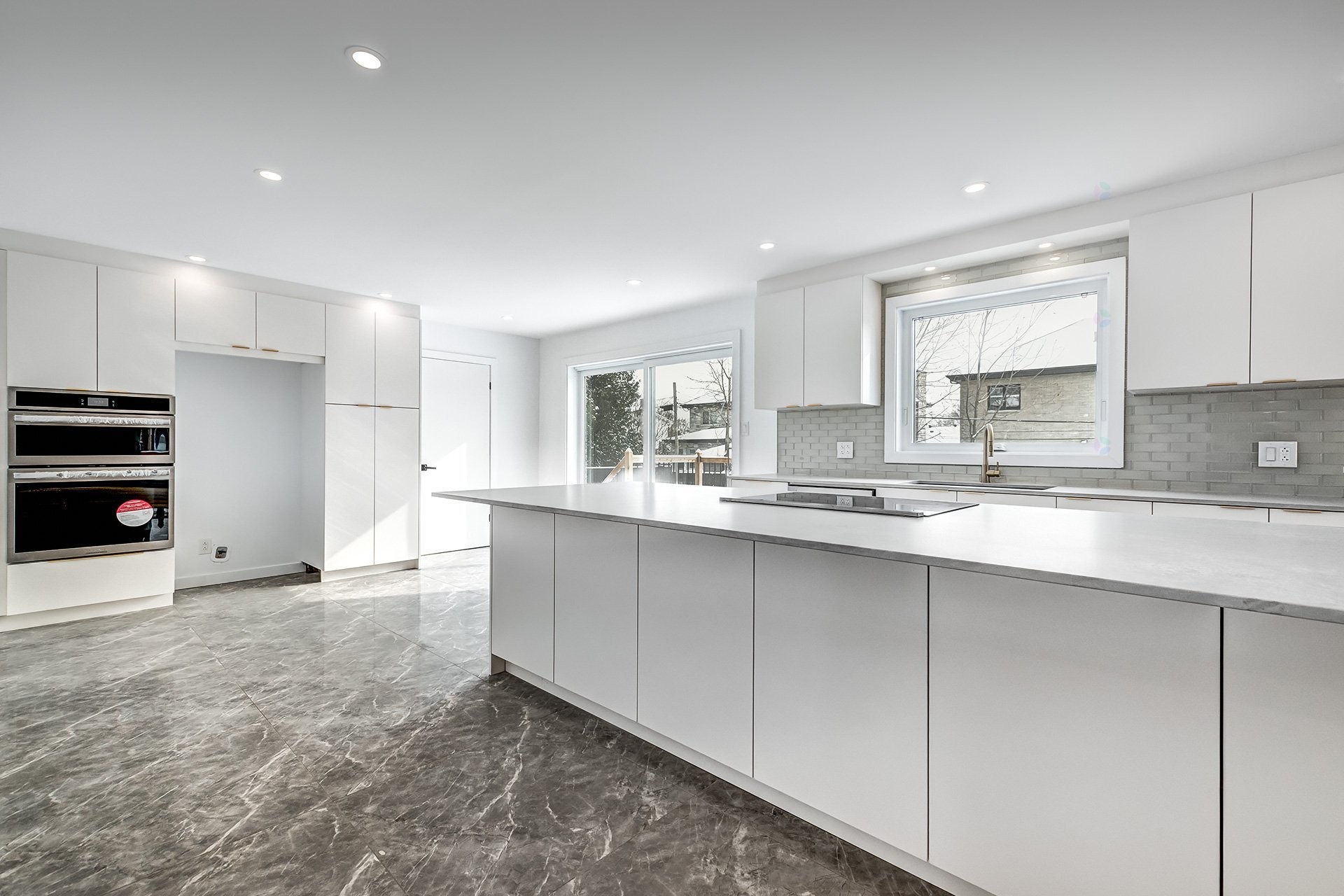 









50


Rue Hawthorne

,
Kirkland,




QC
H9H3G3

