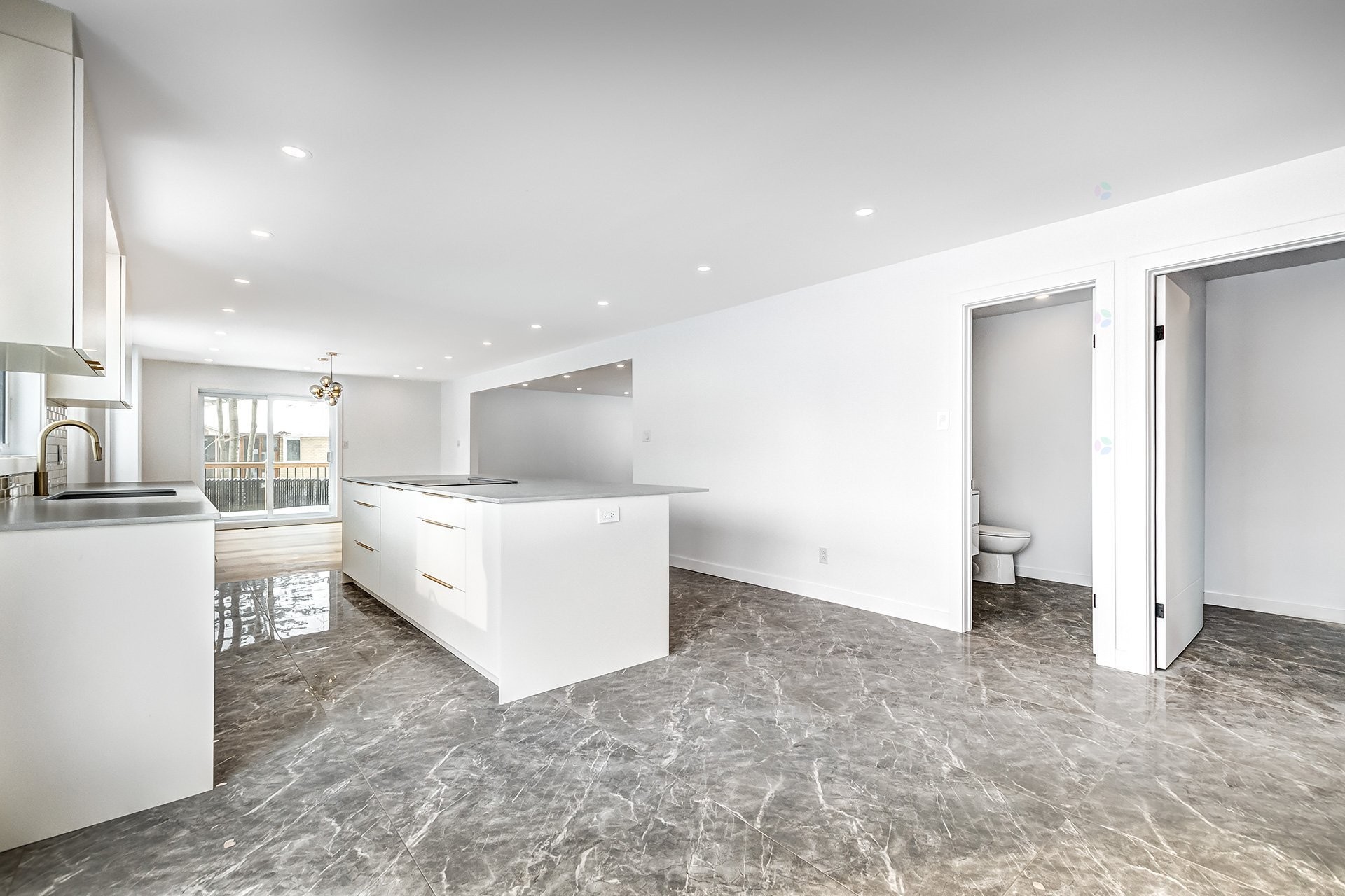 









50


Rue Hawthorne

,
Kirkland,




QC
H9H3G3

