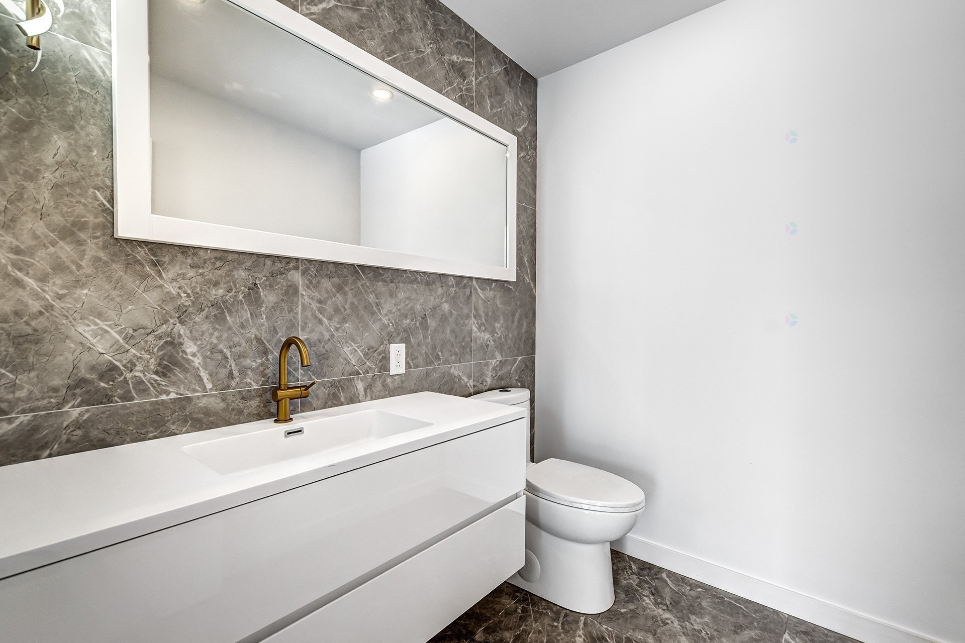 









50


Rue Hawthorne

,
Kirkland,




QC
H9H3G3

