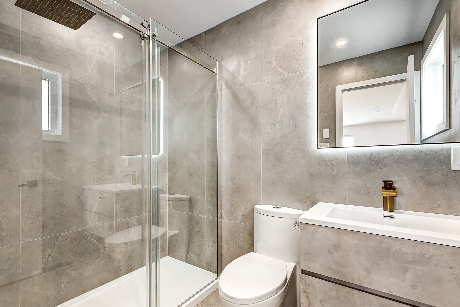 









50


Rue Hawthorne

,
Kirkland,




QC
H9H3G3

