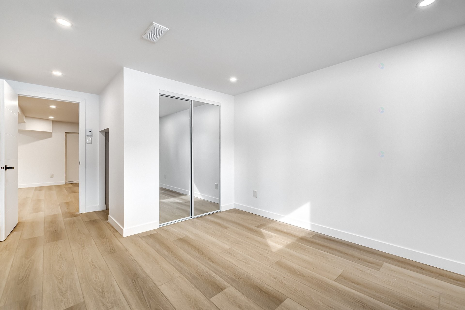 









50


Rue Hawthorne

,
Kirkland,




QC
H9H3G3

