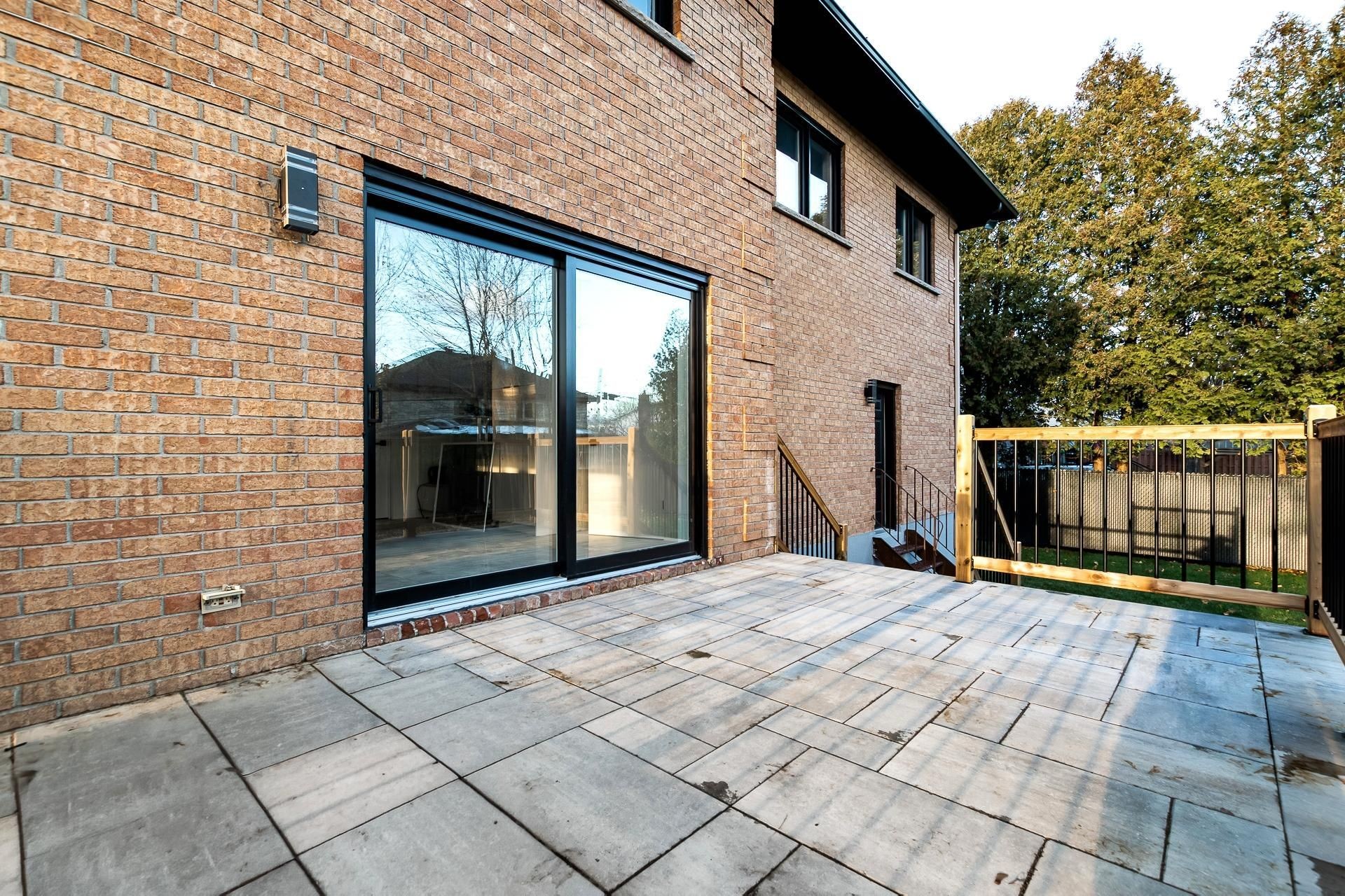 









50


Rue Hawthorne

,
Kirkland,




QC
H9H3G3

