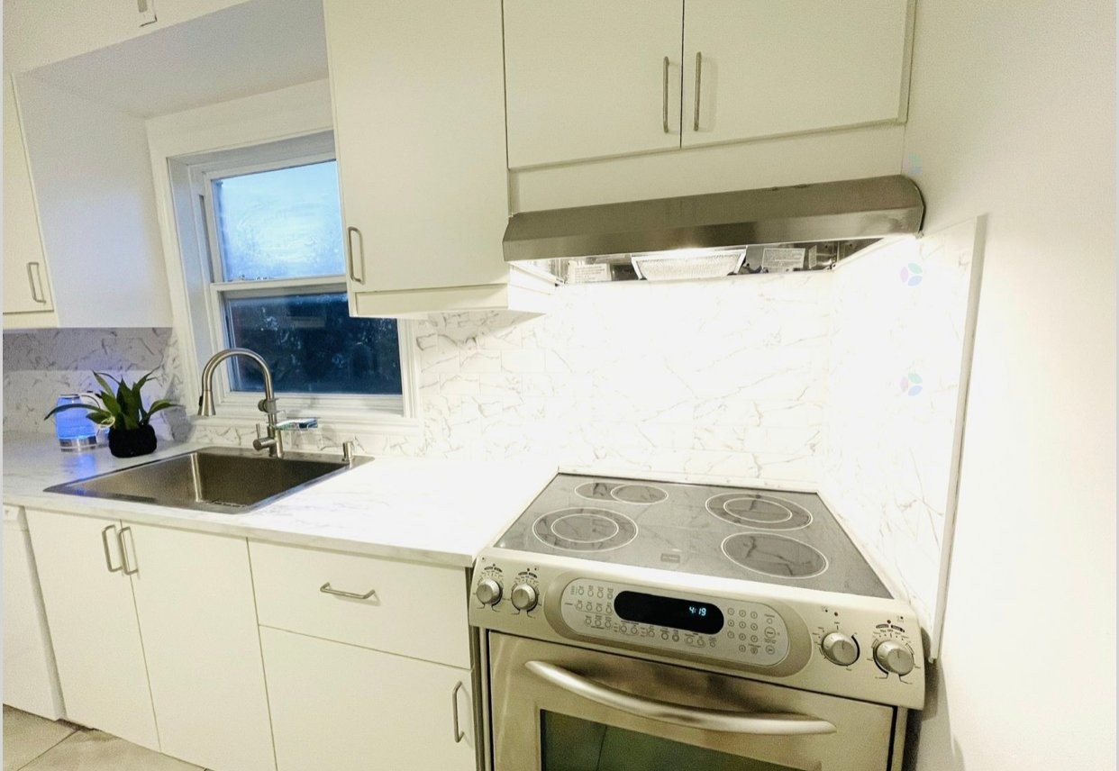 









5742


Av. Auteuil

, 3,
Brossard,




QC
J4Z1M7

