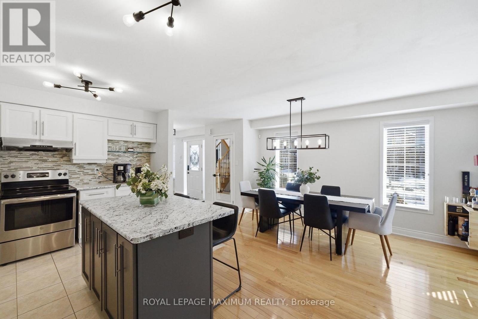 












2 CASTLE PARK BOULEVARD

,
Vaughan,




Ontario
L4H1M5

