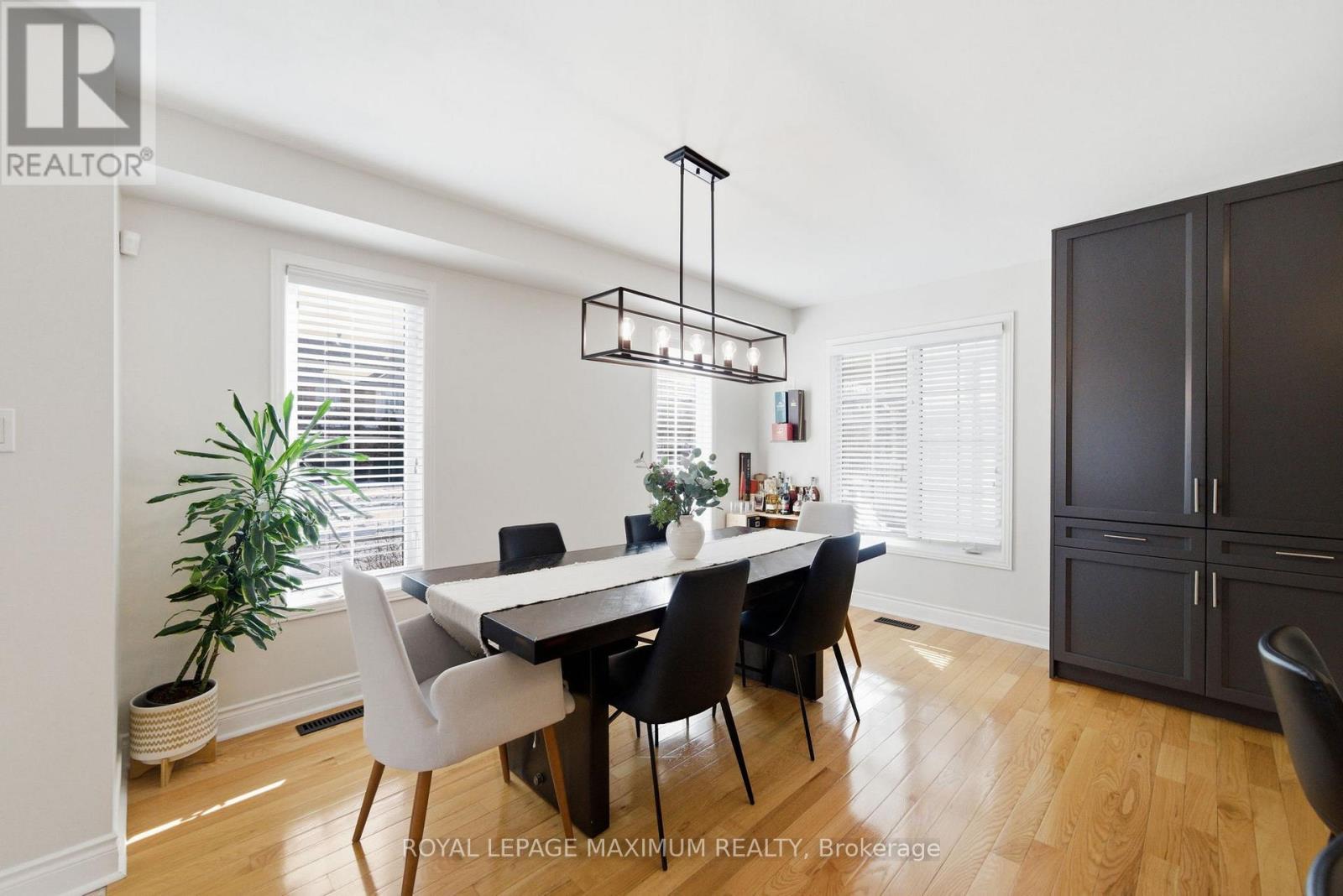 












2 CASTLE PARK BOULEVARD

,
Vaughan,




Ontario
L4H1M5

