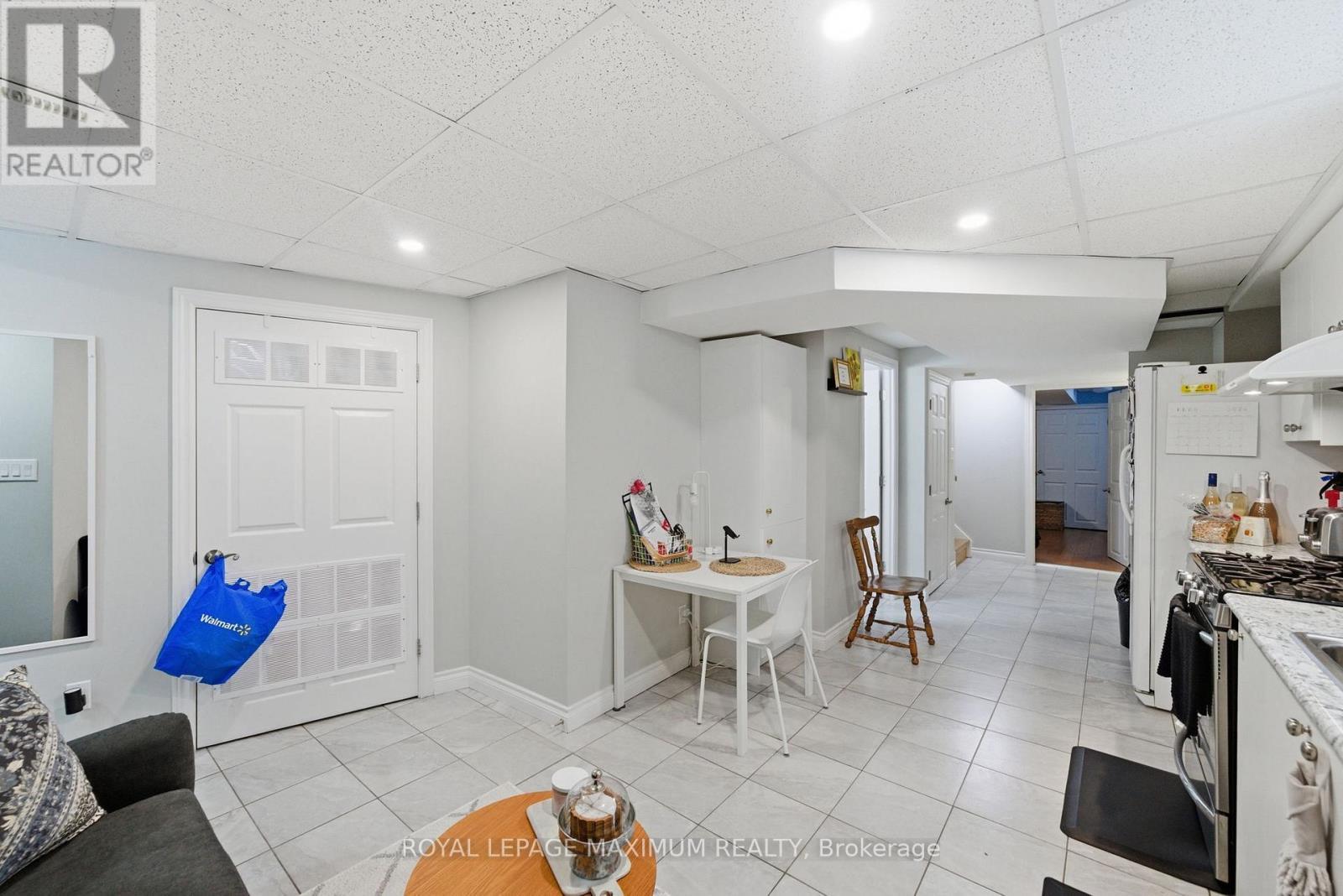 












2 CASTLE PARK BOULEVARD

,
Vaughan,




Ontario
L4H1M5

