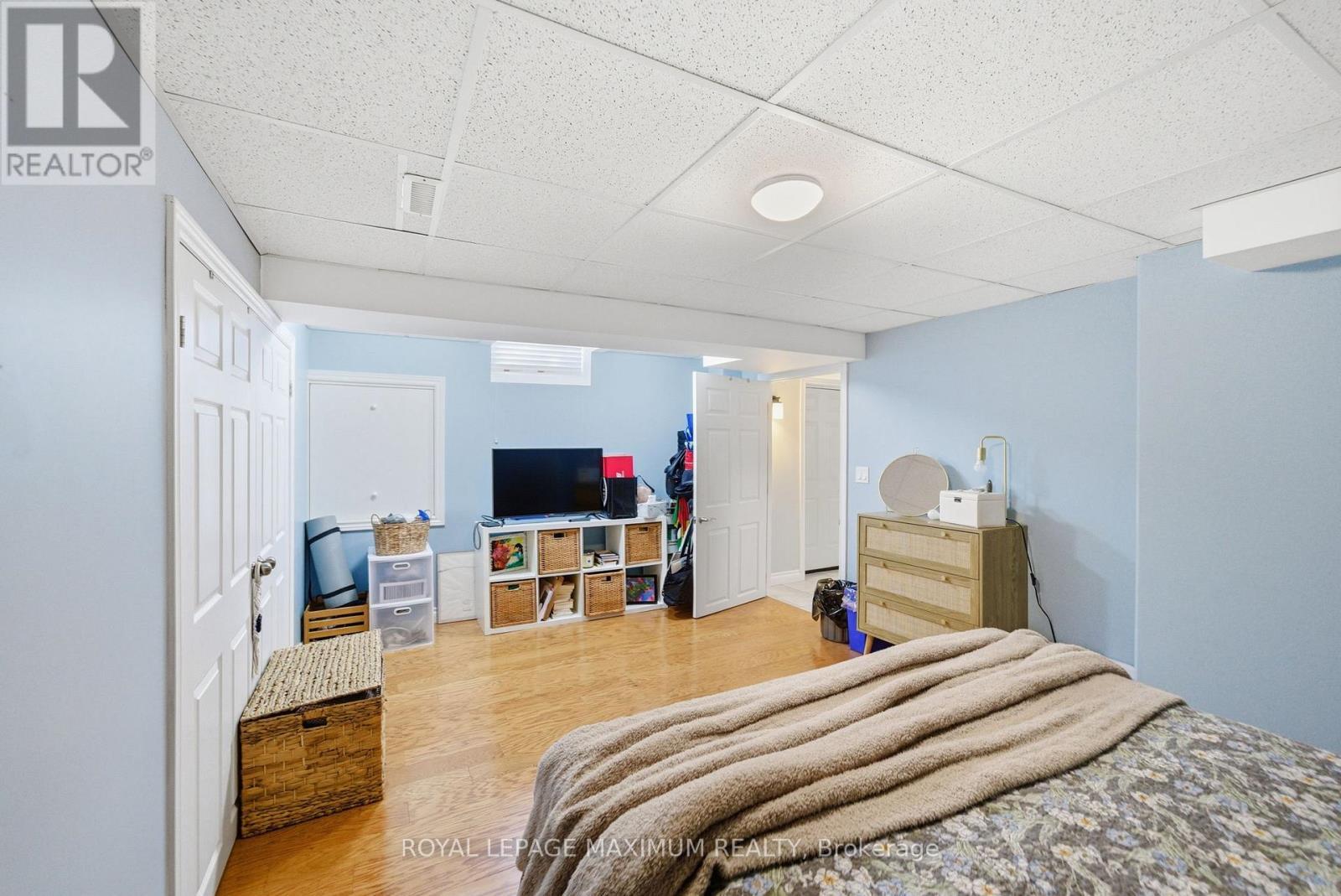 












2 CASTLE PARK BOULEVARD

,
Vaughan,




Ontario
L4H1M5

