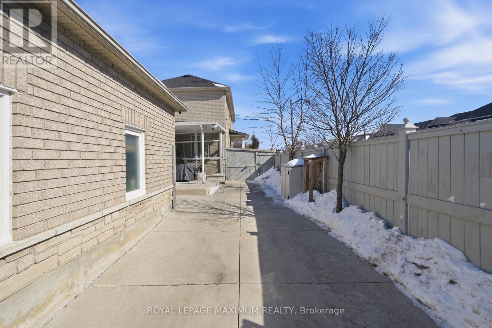 












2 CASTLE PARK BOULEVARD

,
Vaughan,




Ontario
L4H1M5

