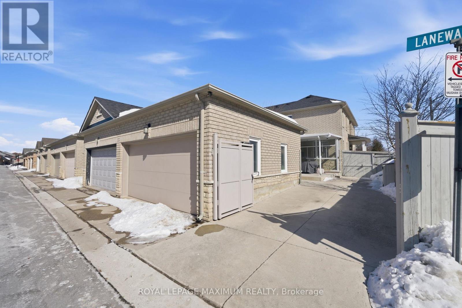 












2 CASTLE PARK BOULEVARD

,
Vaughan,




Ontario
L4H1M5

