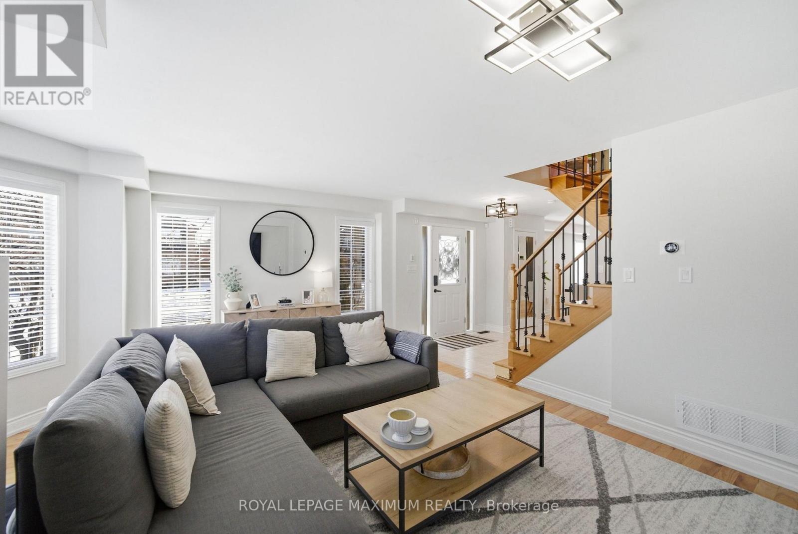 












2 CASTLE PARK BOULEVARD

,
Vaughan,




Ontario
L4H1M5

