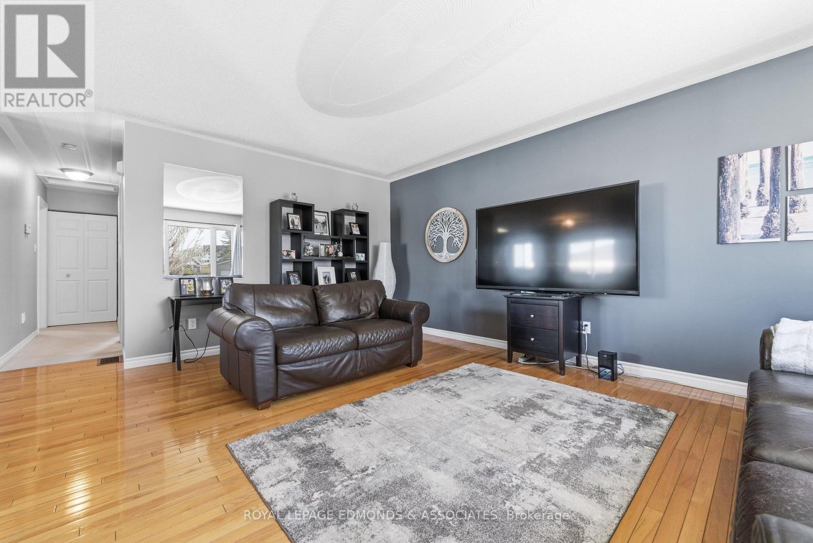 












130 COCKBURN CRESCENT

,
Pembroke,




Ontario
K8A8L9

