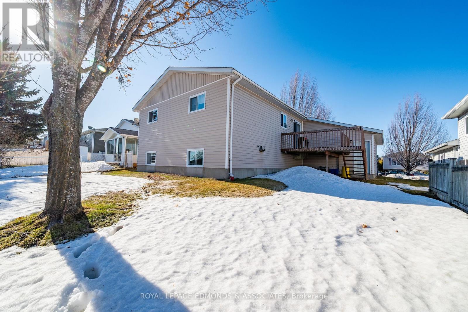 












130 COCKBURN CRESCENT

,
Pembroke,




Ontario
K8A8L9

