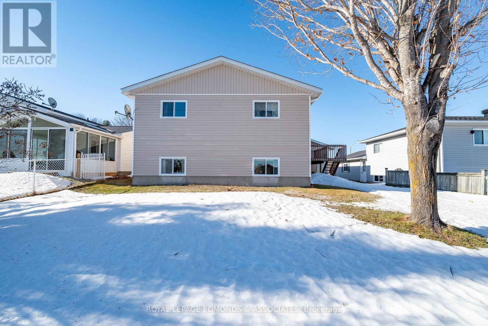 












130 COCKBURN CRESCENT

,
Pembroke,




Ontario
K8A8L9

