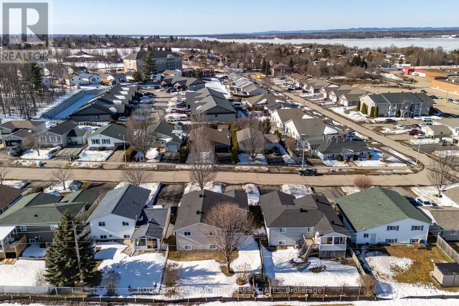 












130 COCKBURN CRESCENT

,
Pembroke,




Ontario
K8A8L9

