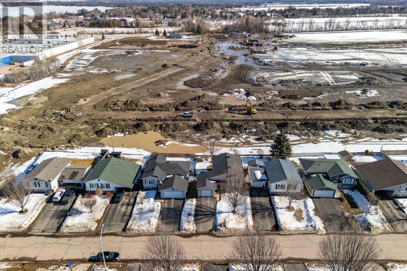 












130 COCKBURN CRESCENT

,
Pembroke,




Ontario
K8A8L9

