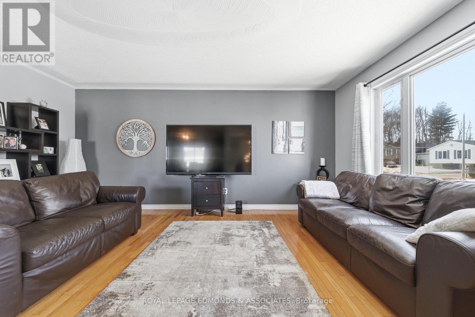 












130 COCKBURN CRESCENT

,
Pembroke,




Ontario
K8A8L9

