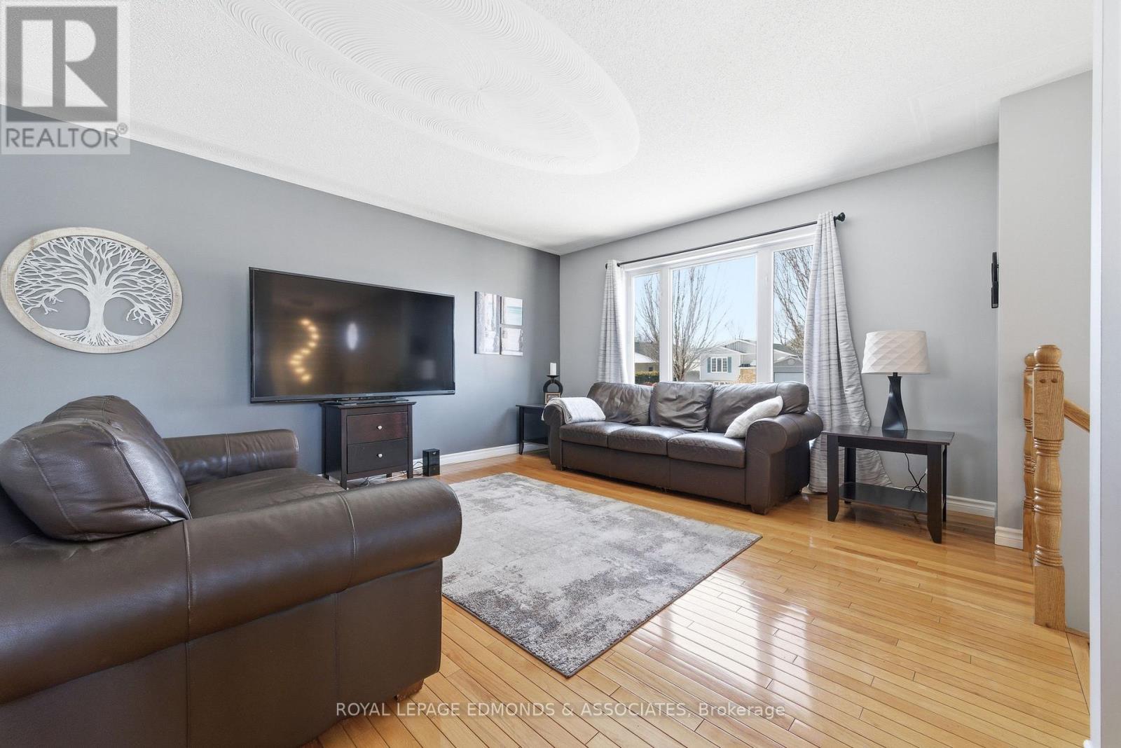 












130 COCKBURN CRESCENT

,
Pembroke,




Ontario
K8A8L9

